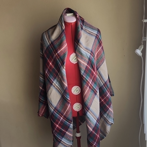 BEAUTIFUL SCARF/SHAWL/WRAP by MODCLOTH!!! - Picture 4 of 5